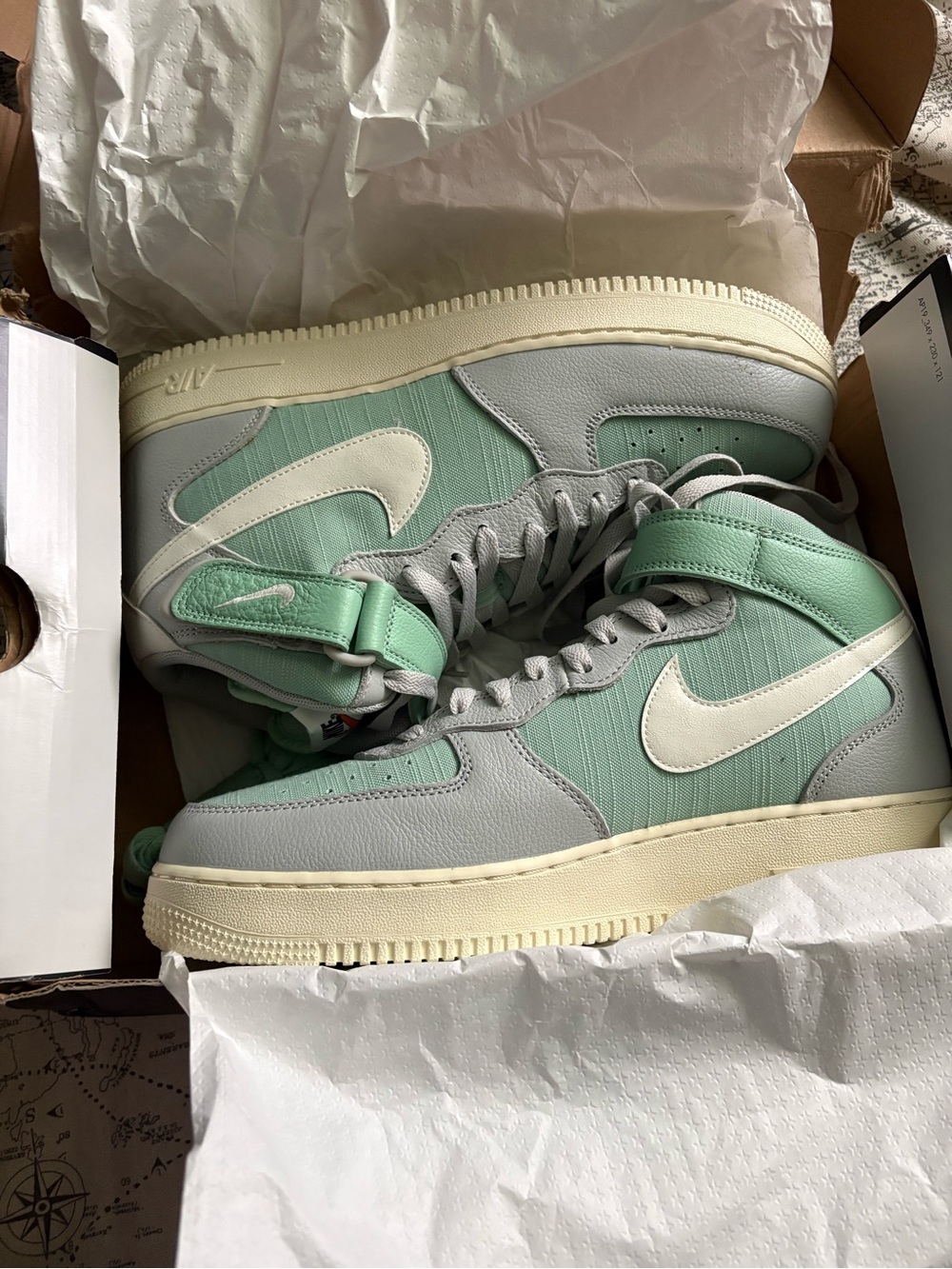 Nike Air Force 1 Mid '07 LX in Grey & Enamel Green